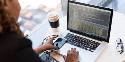 Formation-informatique-Gratuite-pour-les-Adultes-LEcole-Française-1024x572